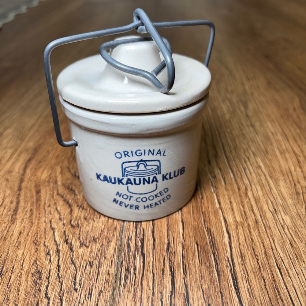 1950s Kaukauna Klub Stoneware
Wisconsin Cheese Crock Wire Bail &
Lid Vintage